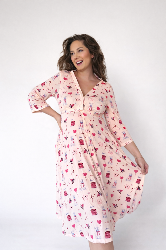 Why Are More Moms Choosing Birthing Gowns Over Hospital Gowns?