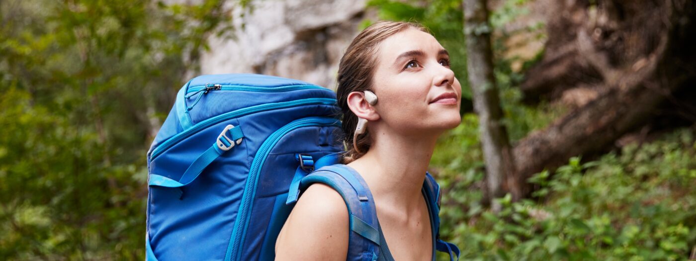 Découvrez la solution audio parfaite pour l'extérieur avec un casque à conduction osseuse Bluetooth. Profitez d'un son immersif sans compromettre votre conscience de la situation.